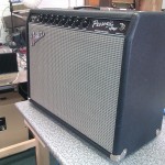 Great sounding 2x10 combo with solid state/tube rectifier selection